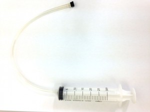 注射器とゴムチューブ